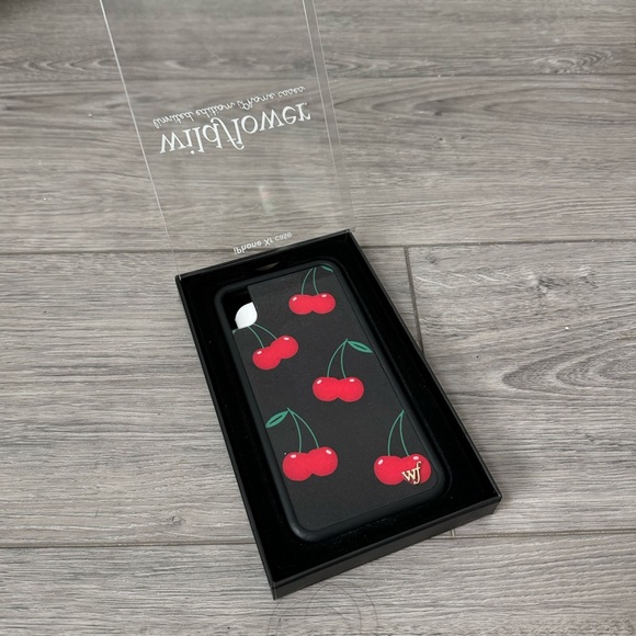 Wildflower Black Cherry iPhone XR case - Picture 2 of 3